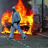 /s/j/x/RiotsLondonCar.jpg