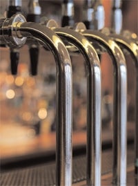 /d/b/w/beer_pumps.jpg