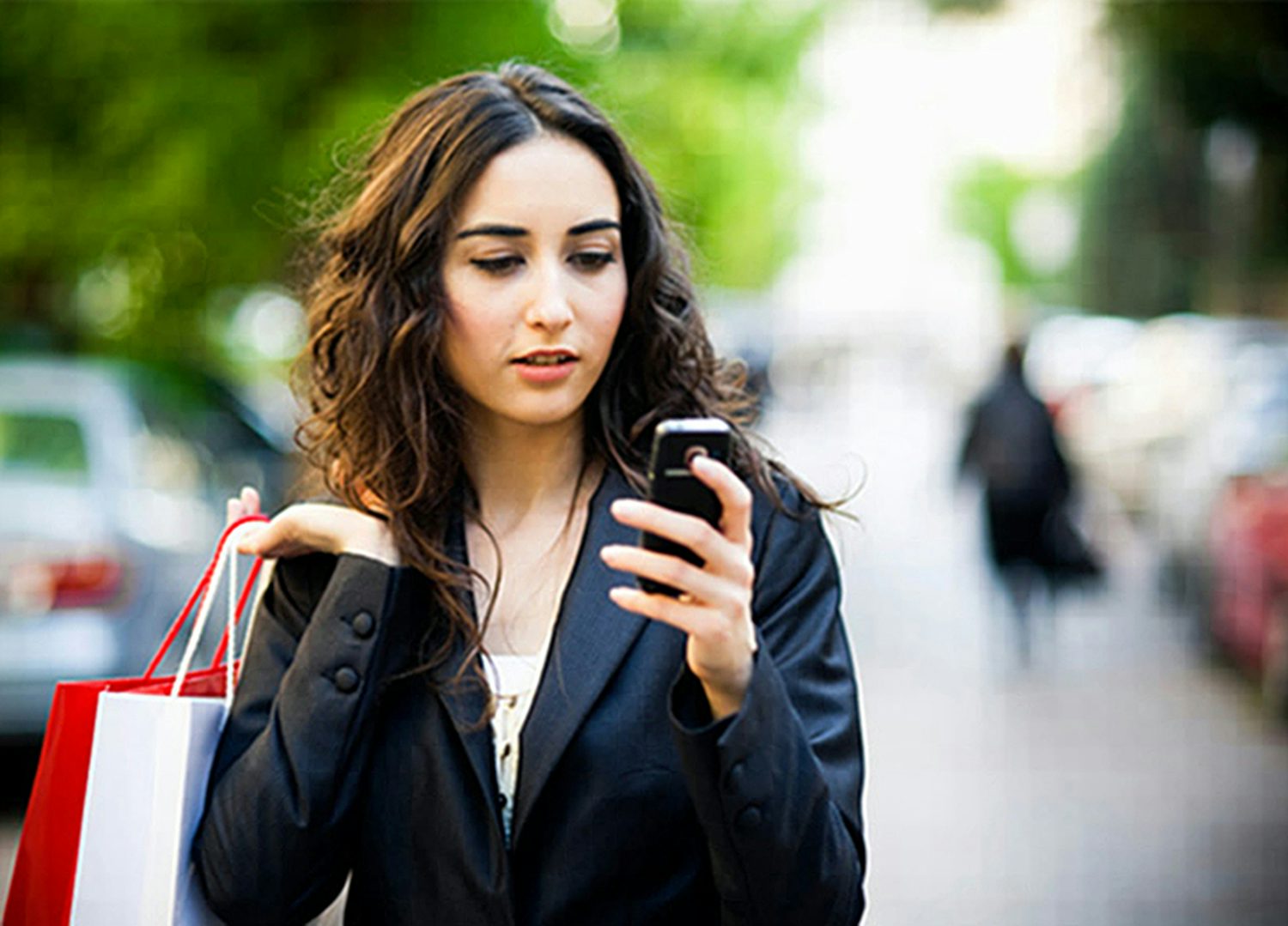 LadyonSmartphone-Person-2013