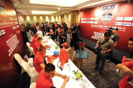 fansigning-arsenal-2013-460