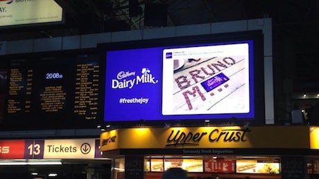 CadburyBrunoMarsTrains-Campaign-2014_460