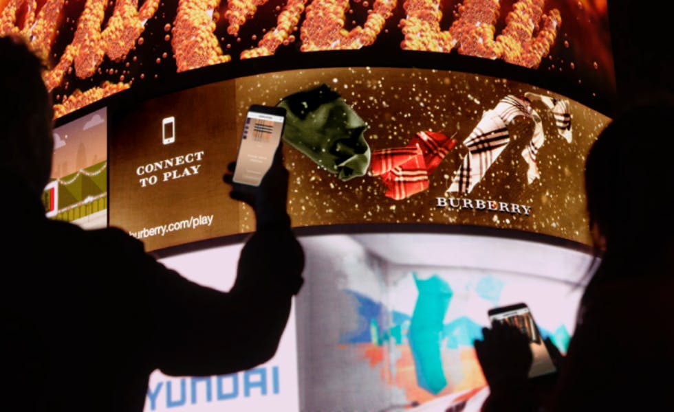 Burberry lets passers-by take over Piccadilly Circus screen to create  personalised scarves