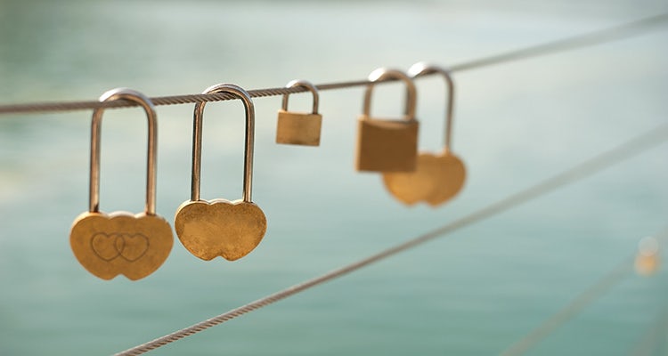 love-lock-loyalty-chain-750.jpg?auto=com